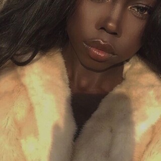 nikyymodel---B4_jbLUAKYs